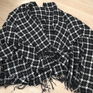 Houndstooth open front poncho